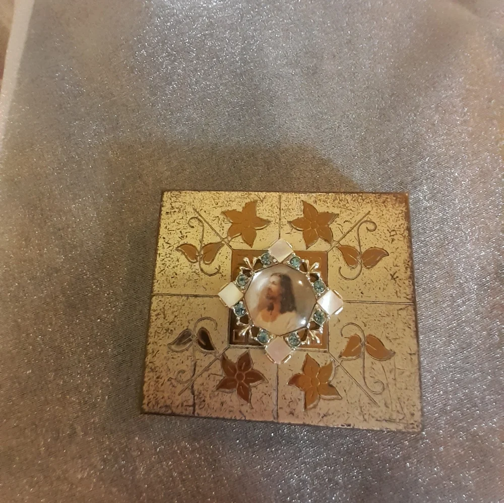 Vintage Compact Pic of Jesus Faux Pearl and Blue Crystal  194…